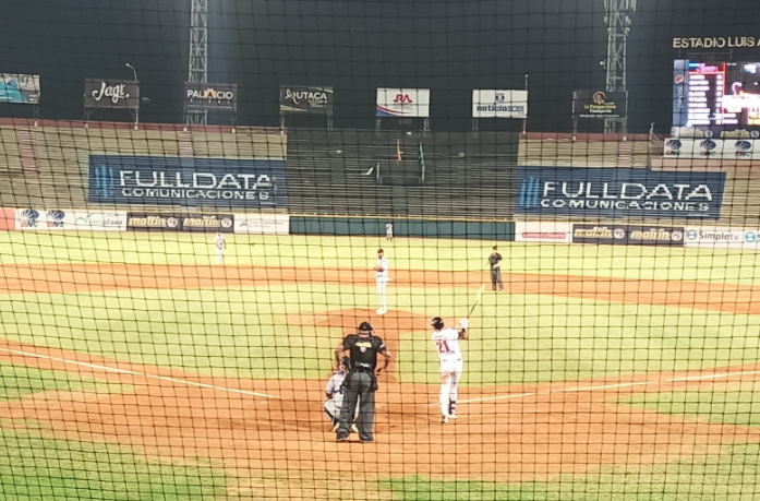 Águilas no pudo ante Leones en el nido y llega a 11 derrotas en fila