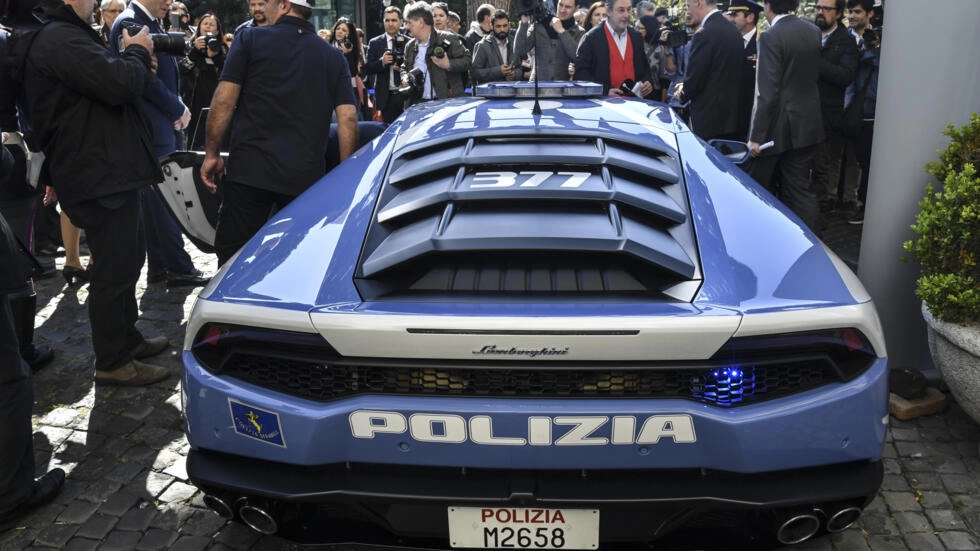 La policía italiana atravesó el país en Lamborghini para entregar dos riñones