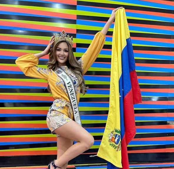 Lisandra Chirinos llega a Colombia para competir por la séptima corona del Reinado Internacional del Café
