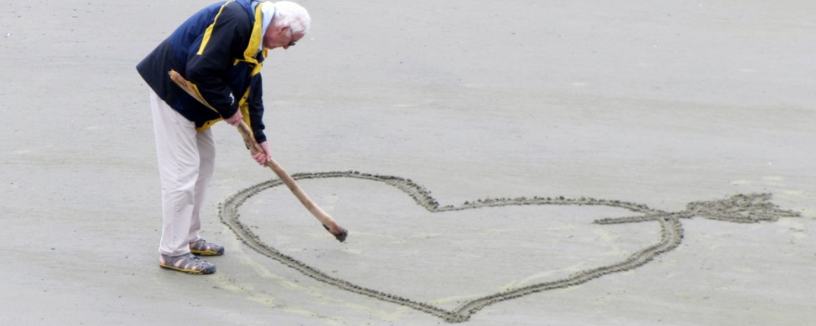 Enamoran a los viejitos por las redes para sacarle plata: La estafa romántica
