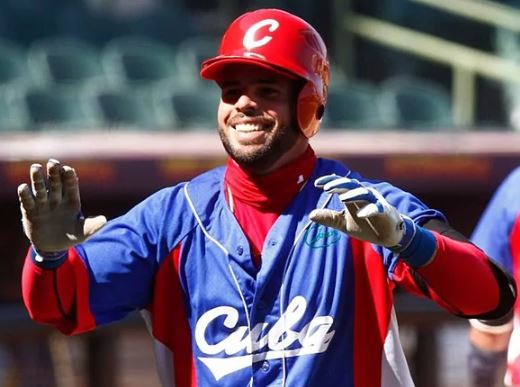 Un beisbolista cubano desertó durante el Clásico Mundial y se quedó en Miami