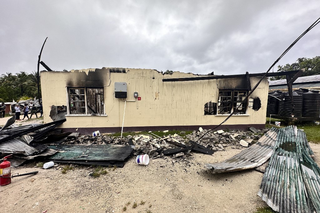 Dos niñas en estado crítico tras incendio que mató a 19 estudiantes en Guyana
