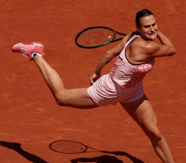 Aryna Sabalenka pasó con comodidad a octavos de final en Roland Garros