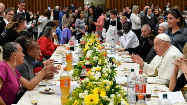 El papa Francisco almorzó con un grupo de mujeres trans (+Video)