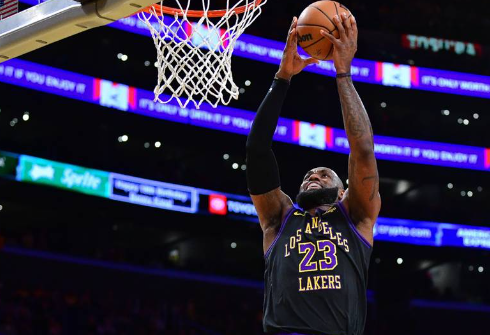 LeBron James llegó a 39 mil puntos en la NBA: Primero en lograrlo en toda la historia