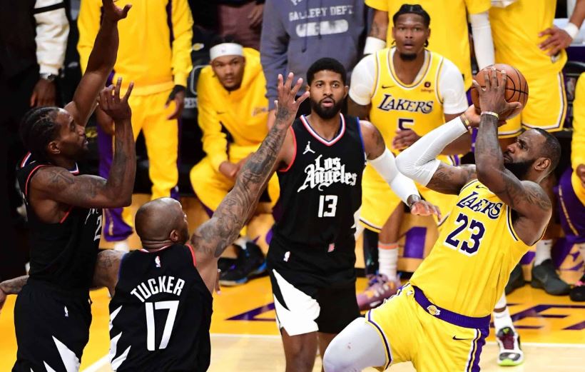 Lakers acabaron con racha negativa ante Clippers
