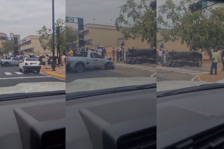 Choque y vuelco en la avenida 5 de Julio