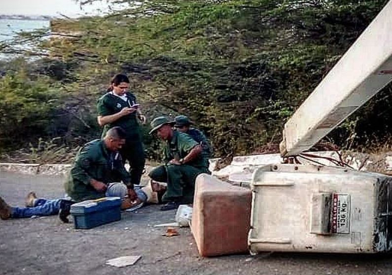 Herido liniero al desprenderse cesta y brazo hidráulico de un camión de Corpoelec en Falcón