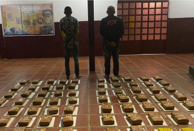 Detienen a dos colombianos con 98 kilos de marihuana en Amazonas