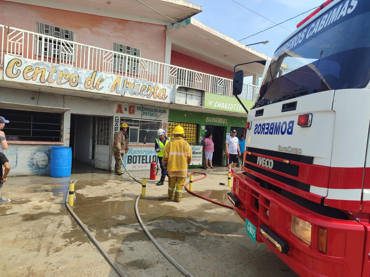 Registran incendio en local de comida rápida en Cabimas: Dos personas atendidas
