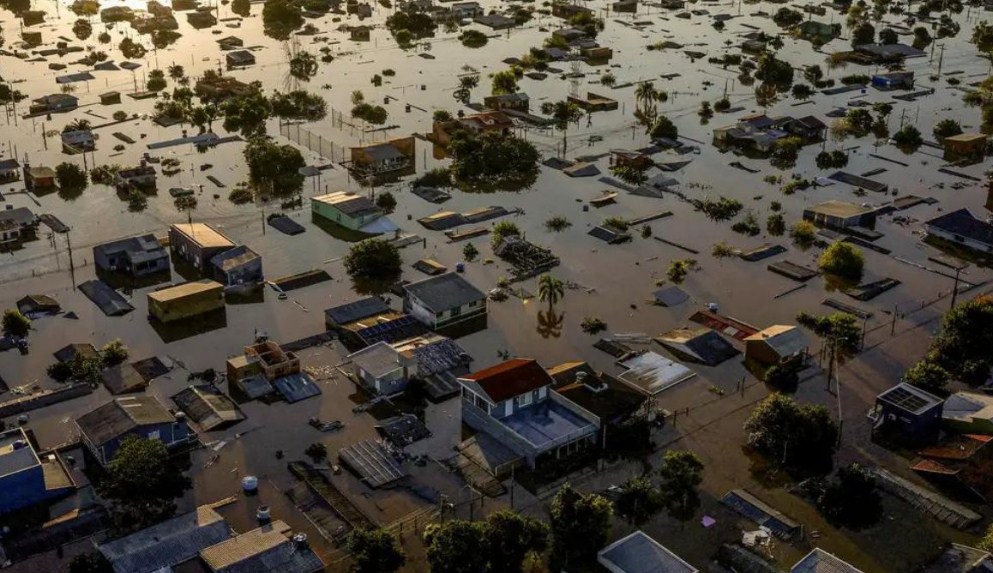 Más de cien muertos tras inundaciones en Brasil