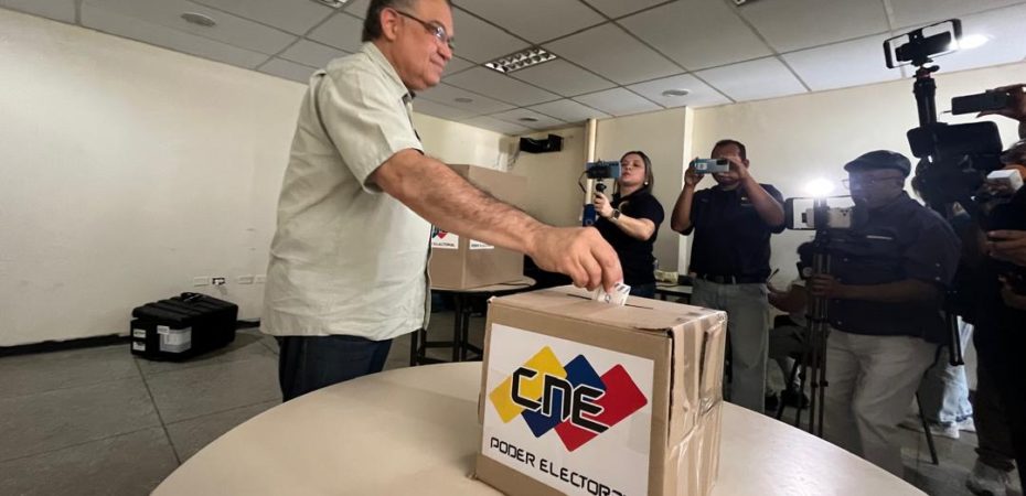 El candidato presidencial Enrique Márquez participó en el simulacro electoral