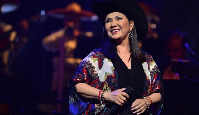 Revelan que Ana Gabriel se casó en secreto con una misteriosa mujer y menor que ella