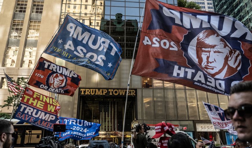 Donald Trump recaudó dinero para su campaña