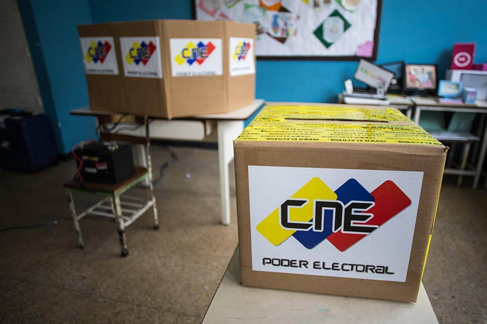 Instaladas el 100 % las mesas electorales en el país