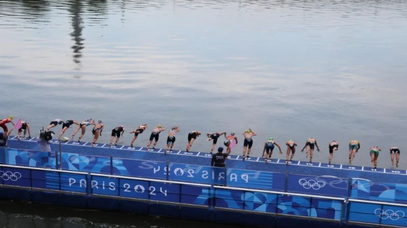 Francia celebró el desarrollo de pruebas de triatlón en el Sena