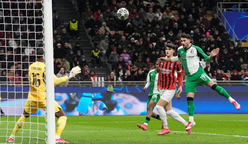 Feyeroord empata en Italia para dejar fuera al Milan en Champions