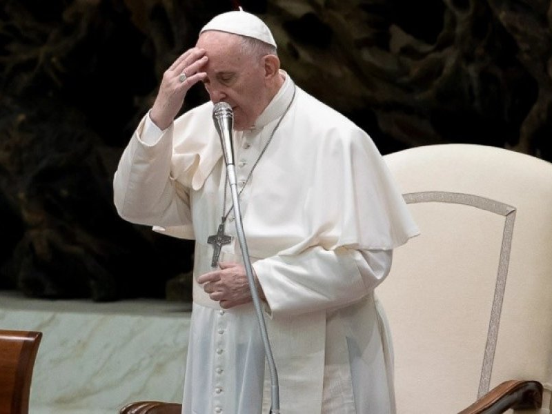 El papa descansó bien toda la noche tras su leve mejoría, informó el Vaticano