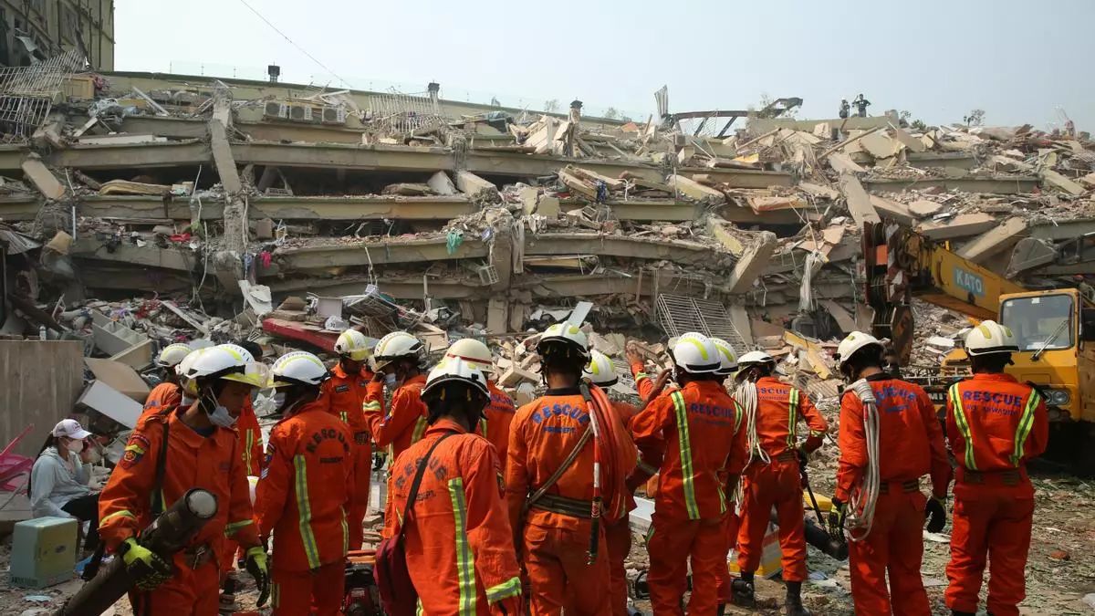 Más de 2 mil muertos tras el terremoto en Birmania: Se dificulta la ayuda humanitaria