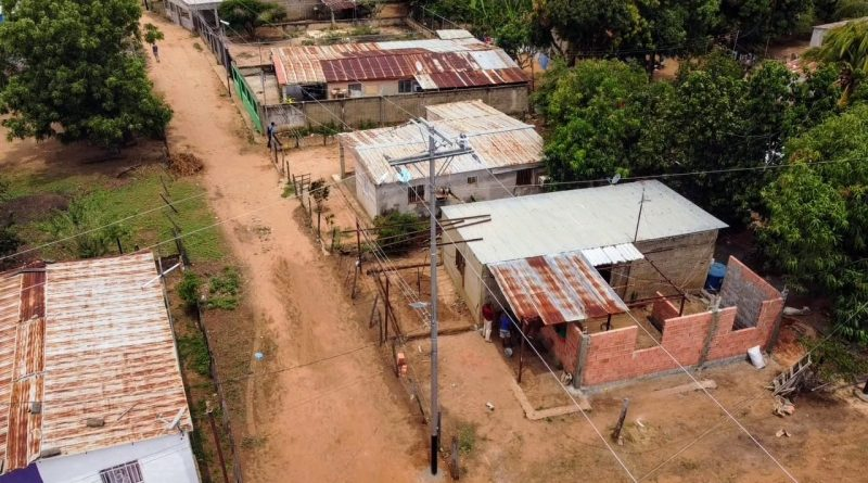 Corpoelec ejecuta proyectos de electrificación que beneficiará a los municipios Mara y Miranda