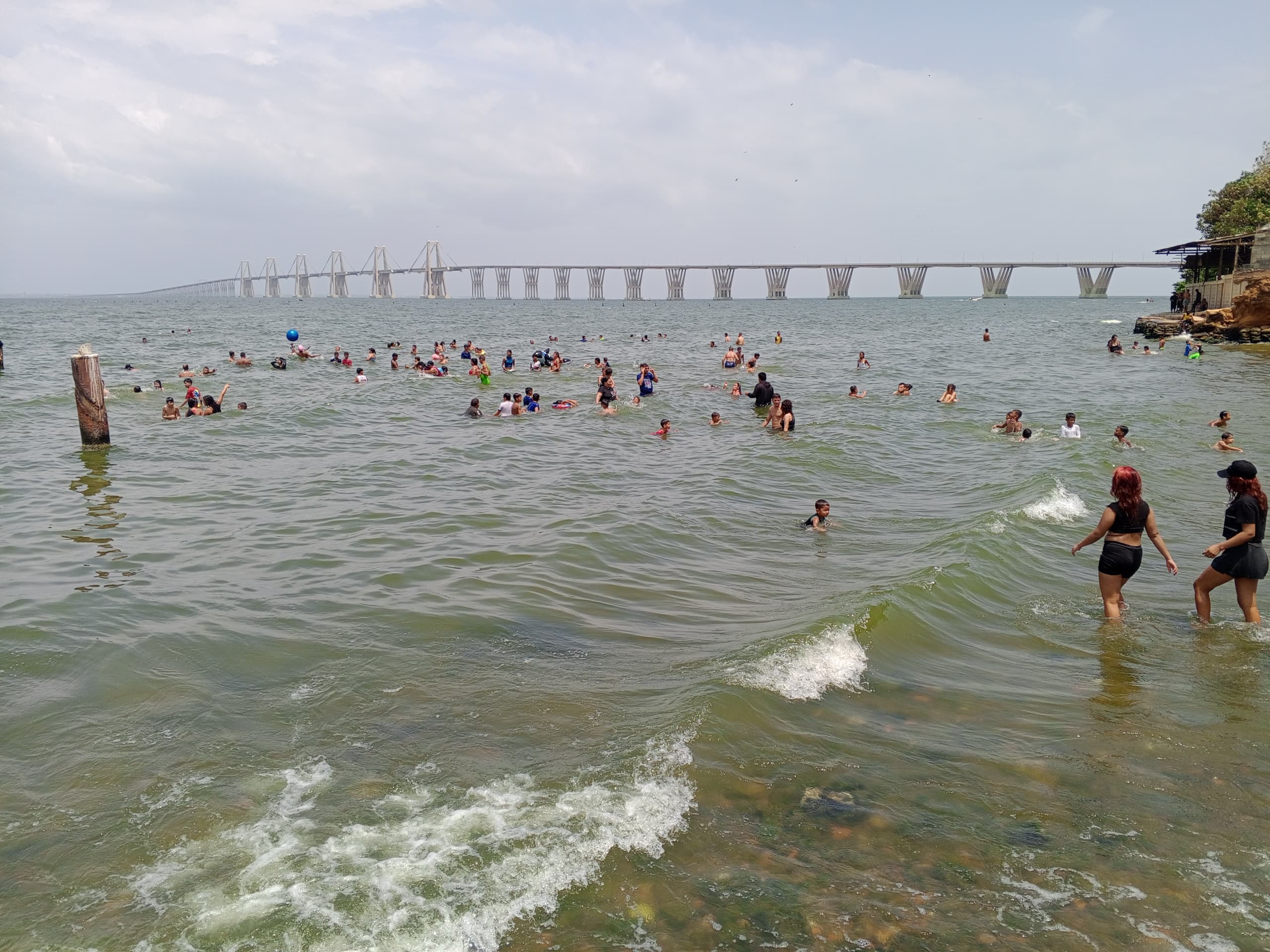 Los habitantes de El Manzanillo tienen su propio balneario: La playa de Radio Popular (+Fotos)