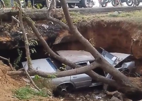 ¡Se salvaron de milagro!: Un carrito por puesto lleno de pasajeros cayó en una cañada en Sierra Maestra