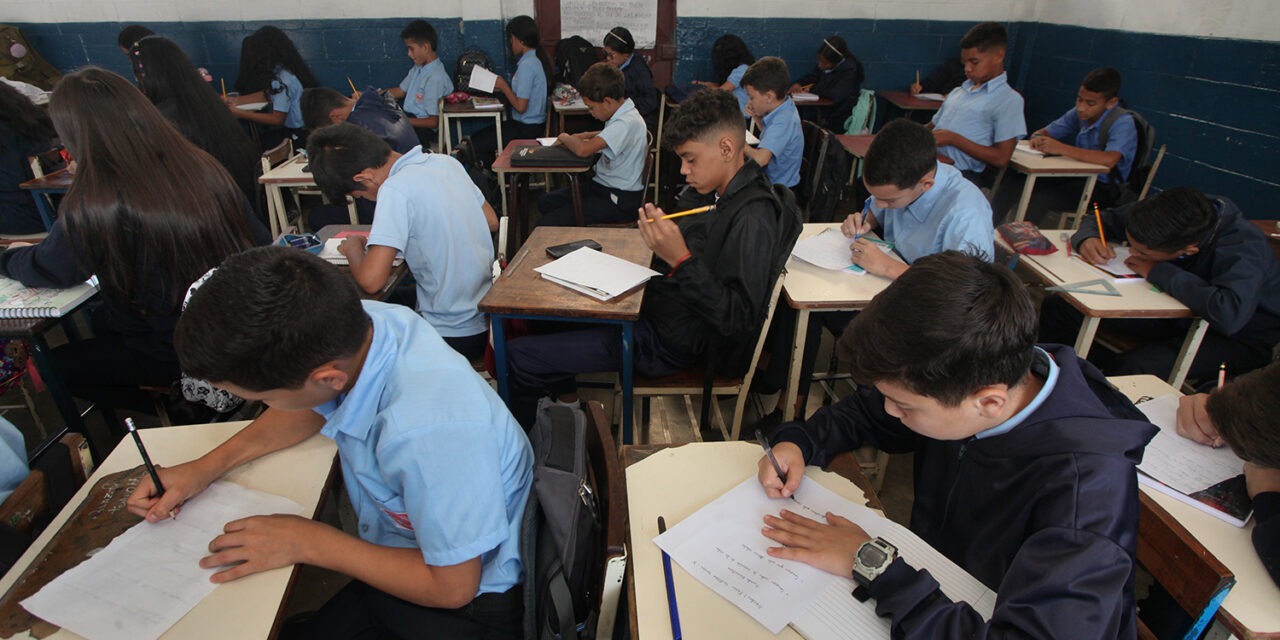 El 70 % de los alumnos de educación básica y media están 