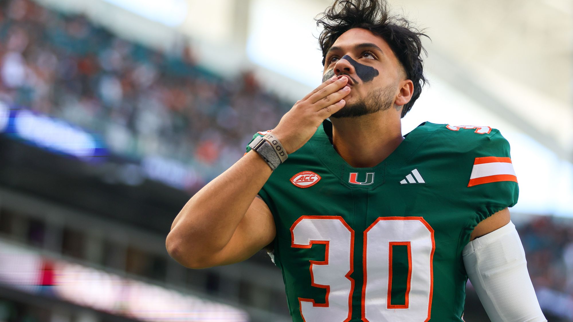 Andrés Borregales fue seleccionado por los Patriots en el draft de la NFL