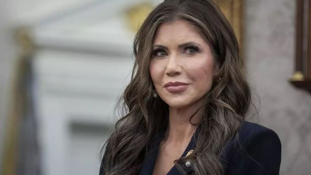 Dos detenidos por el robo del bolso de la secretaria de Seguridad Nacional de EEUU, Kristi Noem