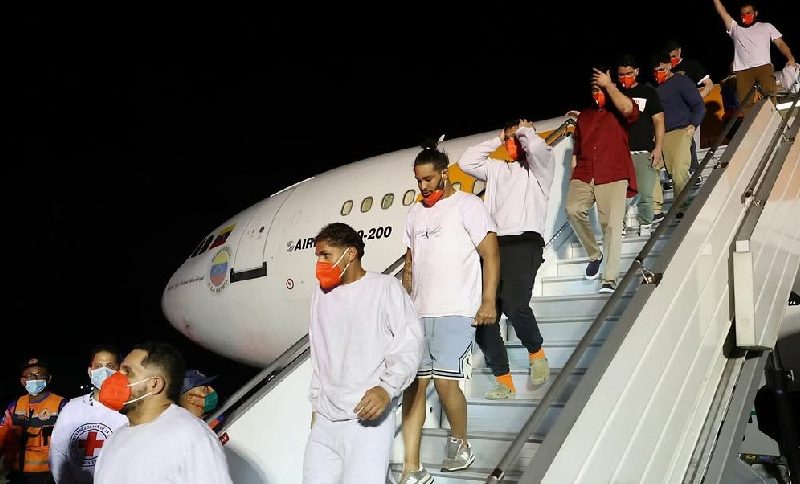 Arribará al país otro vuelo desde EEUU con migrantes venezolanos deportados este viernes 4-Abr