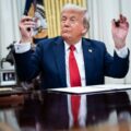 Trump anuncia vuelos gratuitos para migrantes indocumentados que deseen salir de EEUU