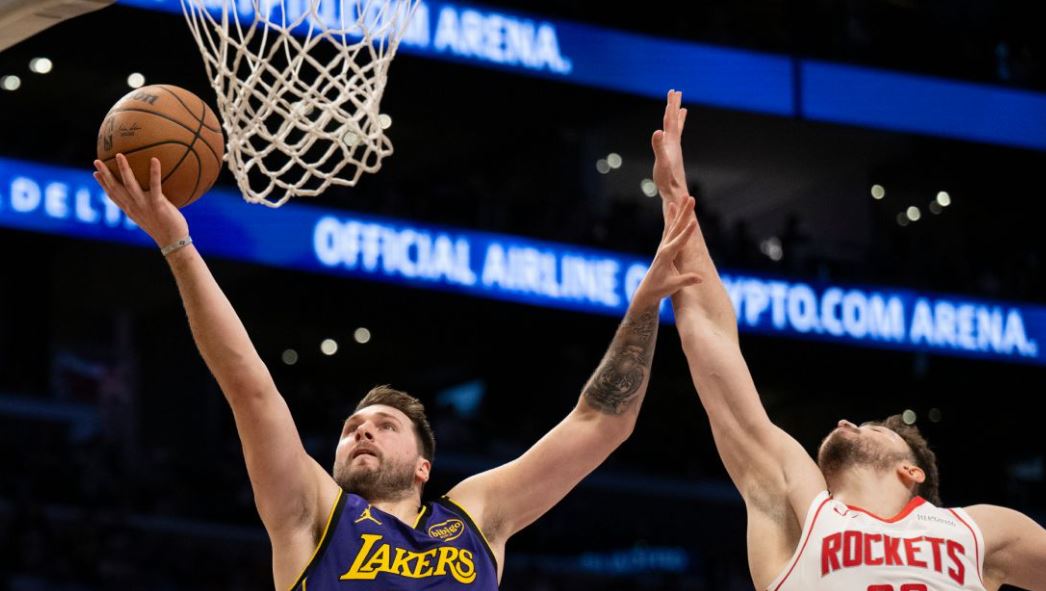 Lakers dominó a Rockets y se consolidan en el cuarto puesto del Oeste