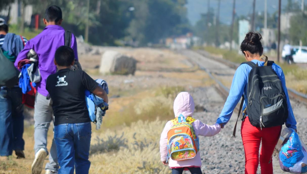 Fiscalía entregó a la ONU ficha de los migrantes deportados en El Salvador