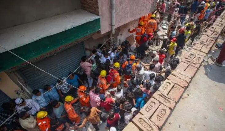 Al menos 11 personas fallecieron tras desplome un edificio en India