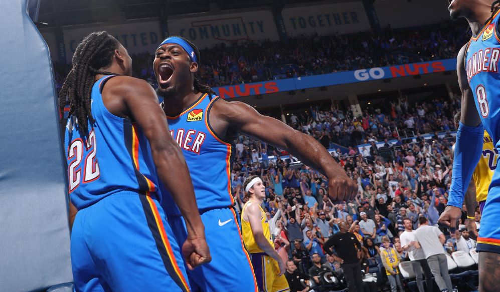 Thunder vence a Lakers y consolida su liderato en el Oeste