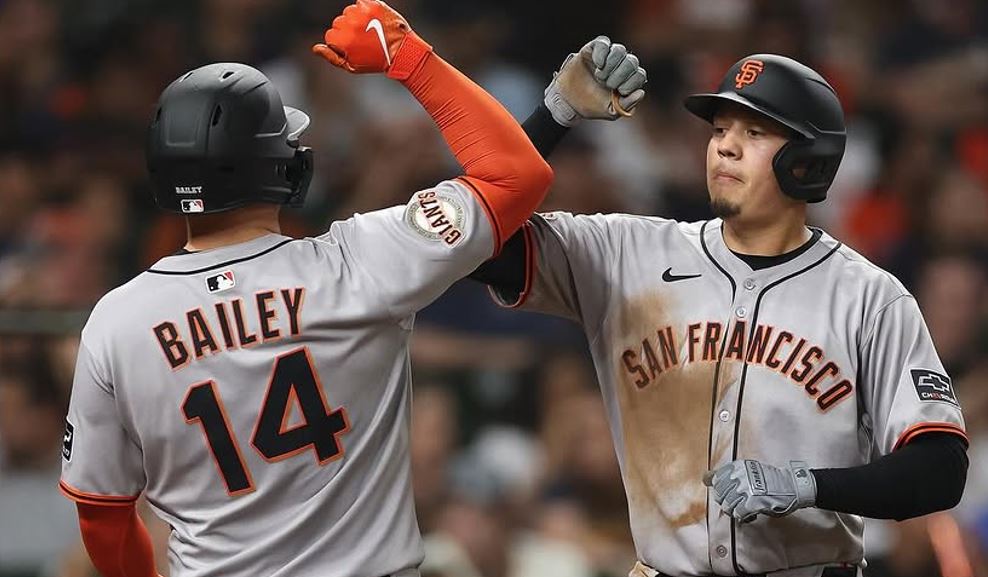 Wilmer Flores se voló la barda y comandó el triunfo de Gigantes