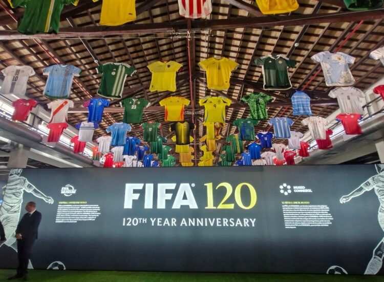 Fifa y Conmebol abren exposición en Paraguay que incluye la Copa Mundial y América
