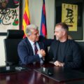 Hansi Flick renovó su contrato con el Barcelona hasta 2027