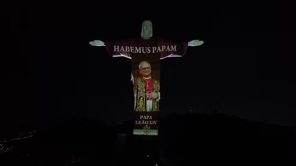 El Cristo Redentor de Río de Janeiro se iluminó con la imagen del papa León XIV