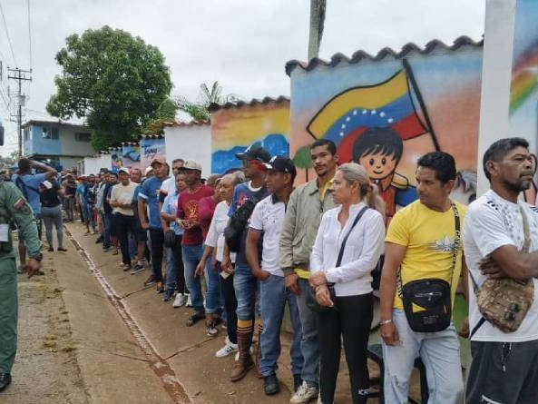 Más de 21 mil electores escogen al gobernador de la Guayana Esequiba en 12 centros de votación