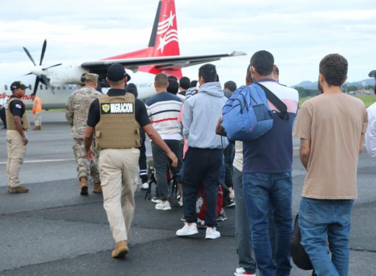 Panamá anuncia vuelos de repatriación de migrantes: Entre ellos venezolanos