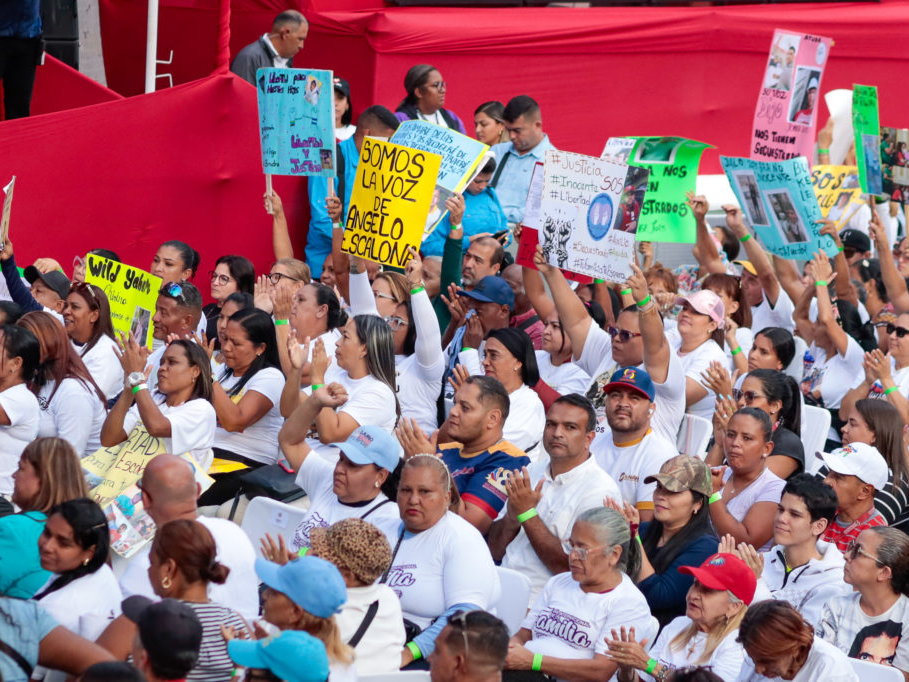 Venezolanos marcharon en Caracas para celebrar la llegada de la niña Maikelys Espinoza y defender el retorno de migrantes