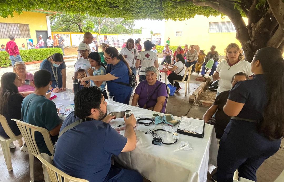 Mega jornada de Clínica La Milagrosa atiende a la población de La Rotaria en Maracaibo
