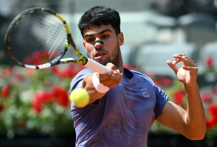Alcaraz doblega a Khachanov y accede a cuartos de final en Roma