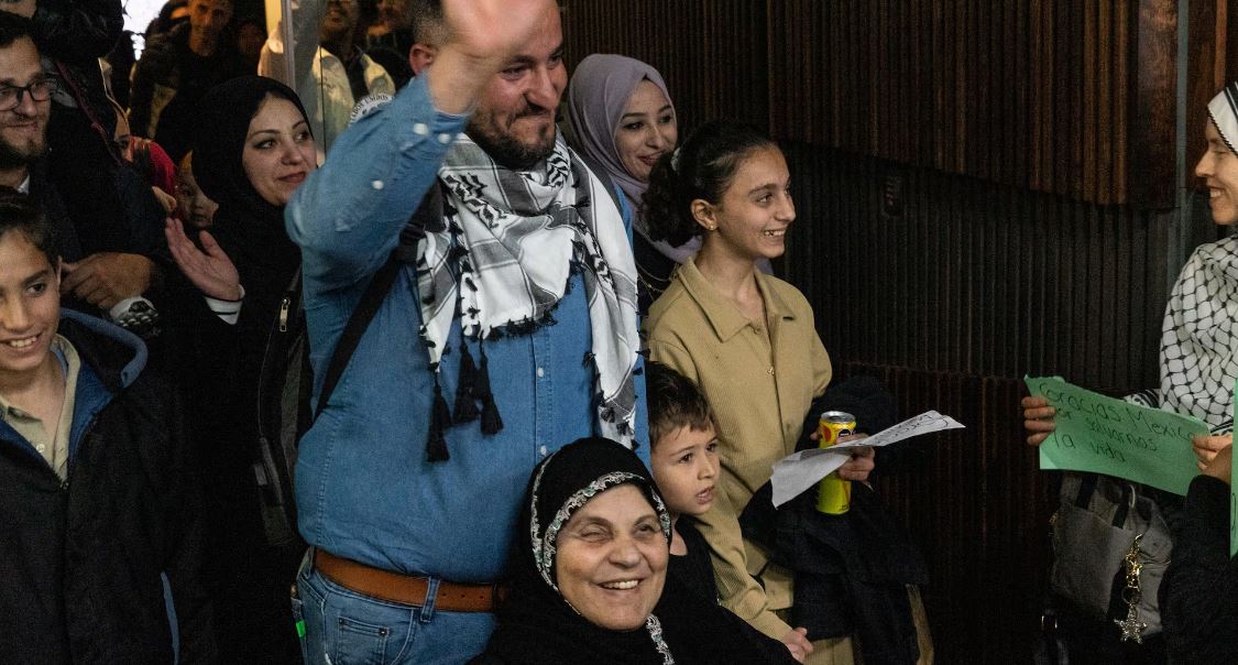 Llegó a México la primera familia palestina refugiada desde la Franja de Gaza: El asilo se logró tras intensas gestiones diplomáticas
