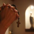El significado del Novenario y por qué debe cumplirse por el descanso eterno