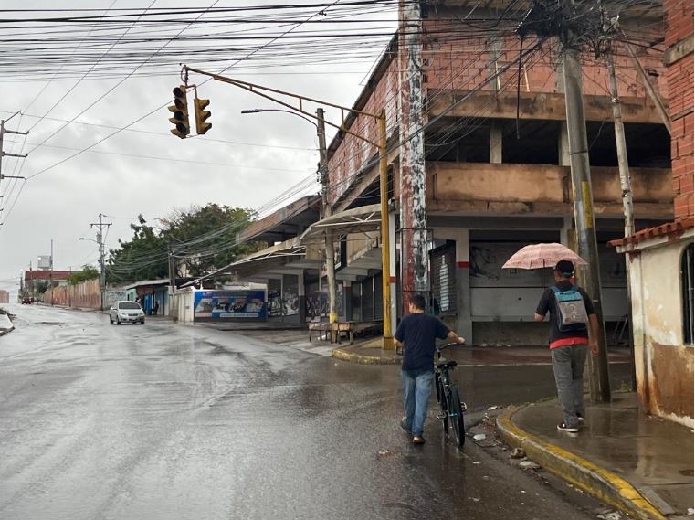El amanecer de Maracaibo y San Francisco se registra con precipitaciones y descargas eléctricas