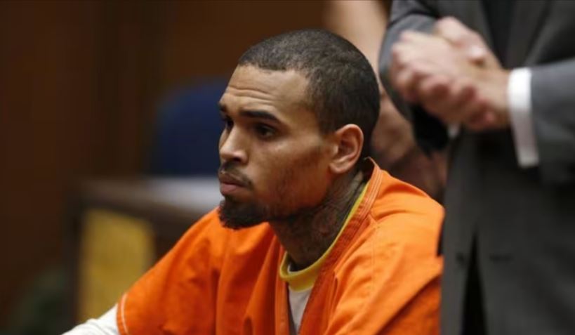 Rapero Chris Brown fue detenido en Inglaterra por golpear a un hombre con una botella