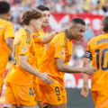 Mbappé y Bellingham le dan la victoria del Real Madrid ante un Sevilla con nueve jugadores