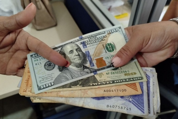 Un 60 % cayó pago en dólares en comercios minoristas del país entre enero y abril: Estima Fedecomercio